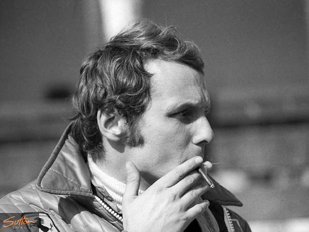 Niki Lauda-smoking-4drivers.gr
