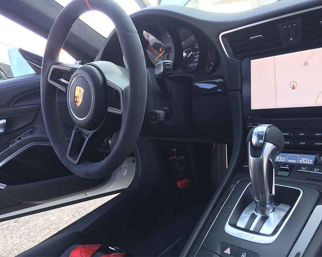 Porsche-911-GT3-interior-4drivers.gr